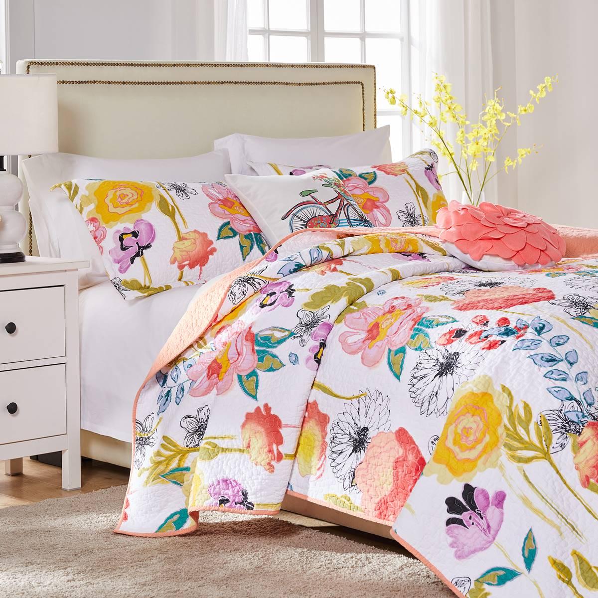 Greenland Home Fashions(tm) Watercolor Dream  Quilt Set w/ Pillows