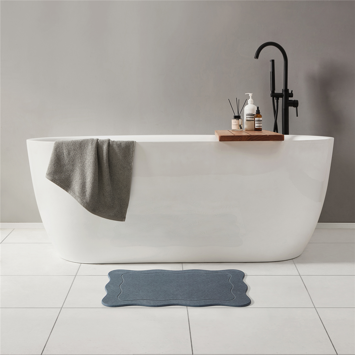 VCNY Home Grey Carved Scallop Diatomite Stone Bath Mat