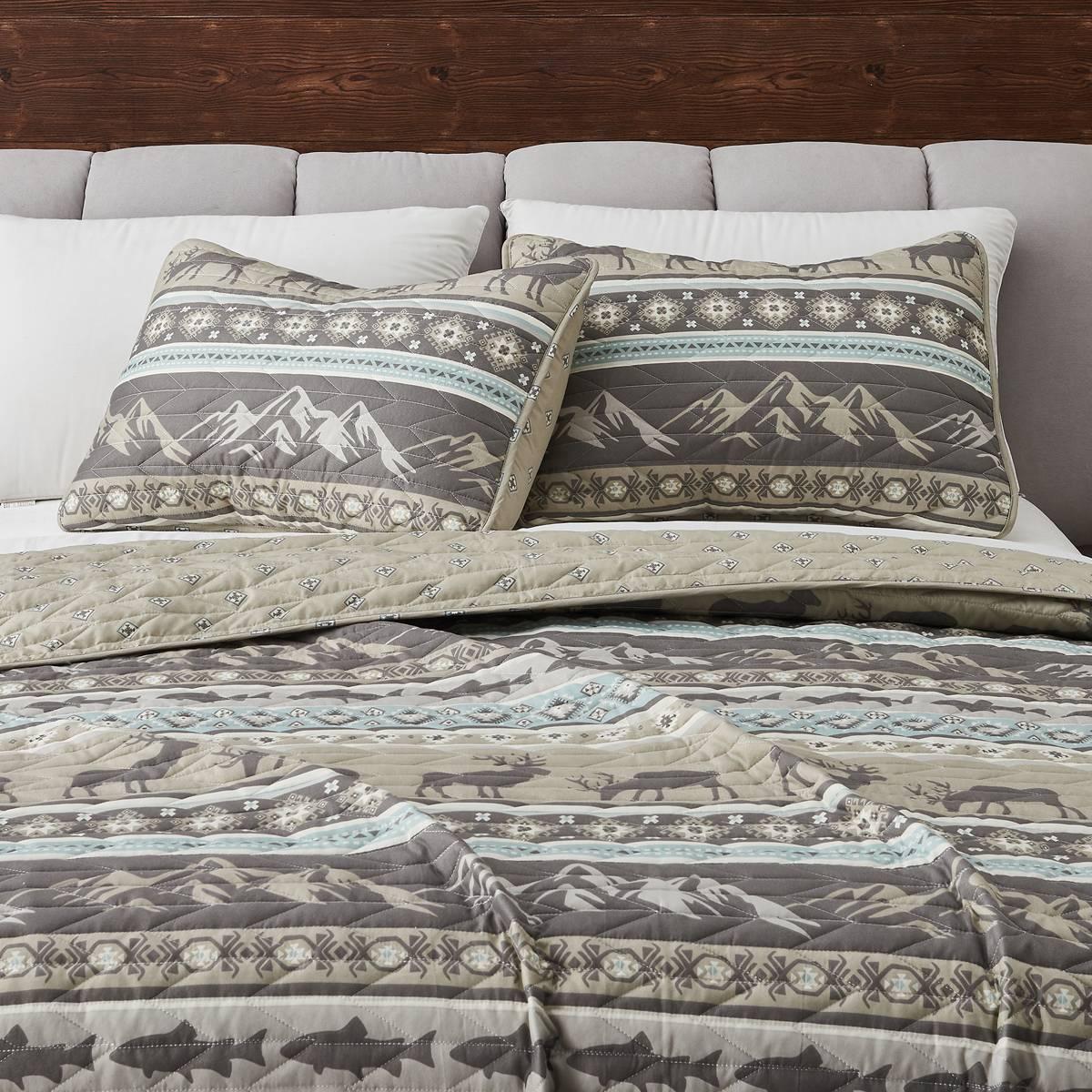 FreshFolds Yosemite 3pc. Reversible Wildlife Stripe Quilt Set