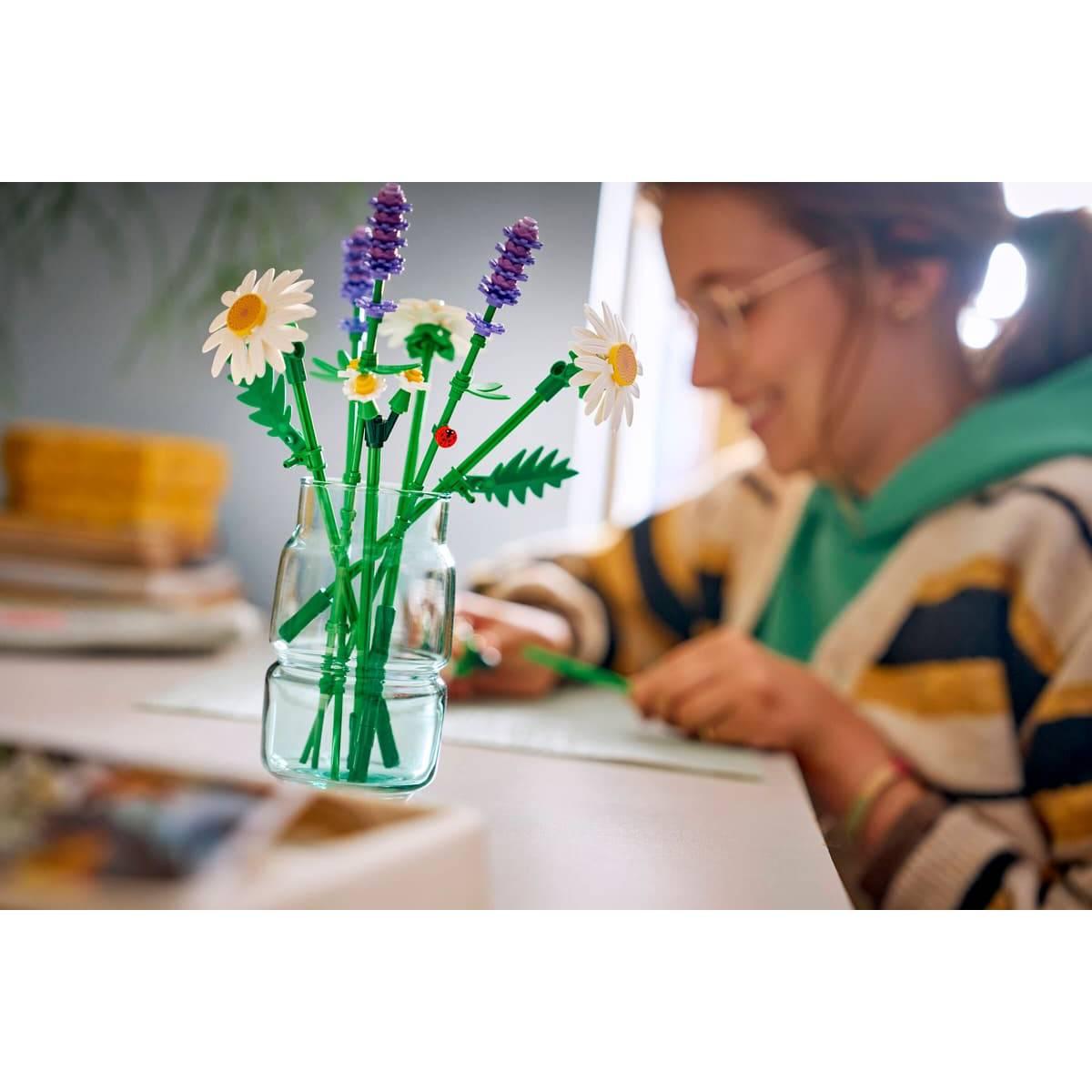 LEGO® Botanicals Daisies Building Kit