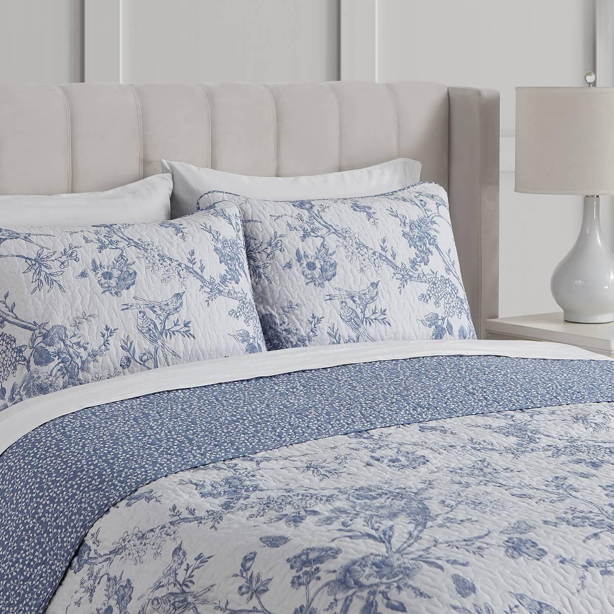 Cedar Court Chantilly Toile Reversible Quilt Set - King