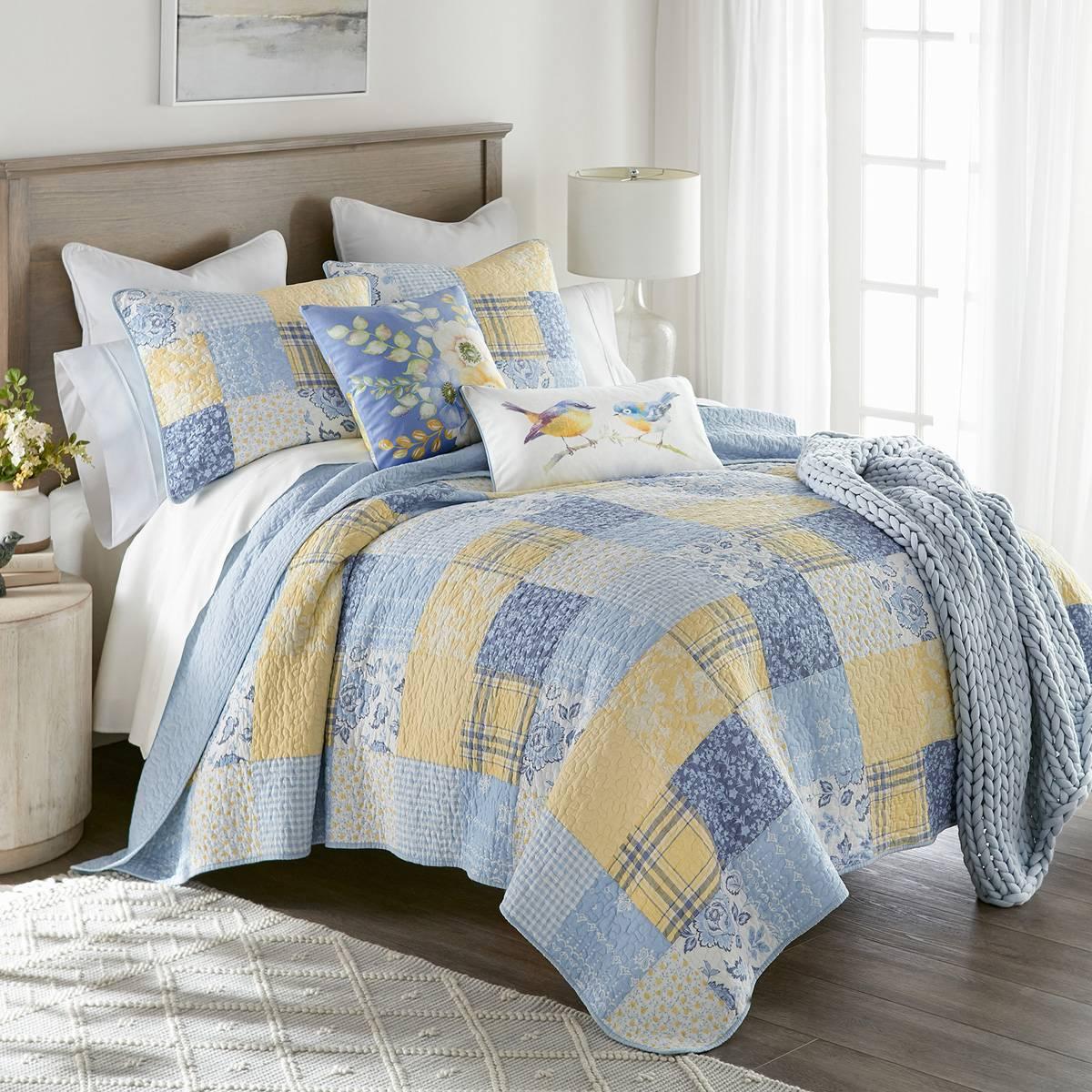 Donna Sharp Spring Flowers 3pc. Cotton Pieced Quilt Set