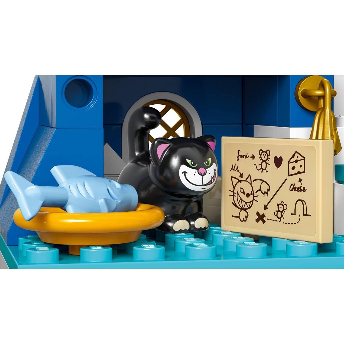 LEGO® Disney Princess Cinderella''s Castle & Horse Carriage