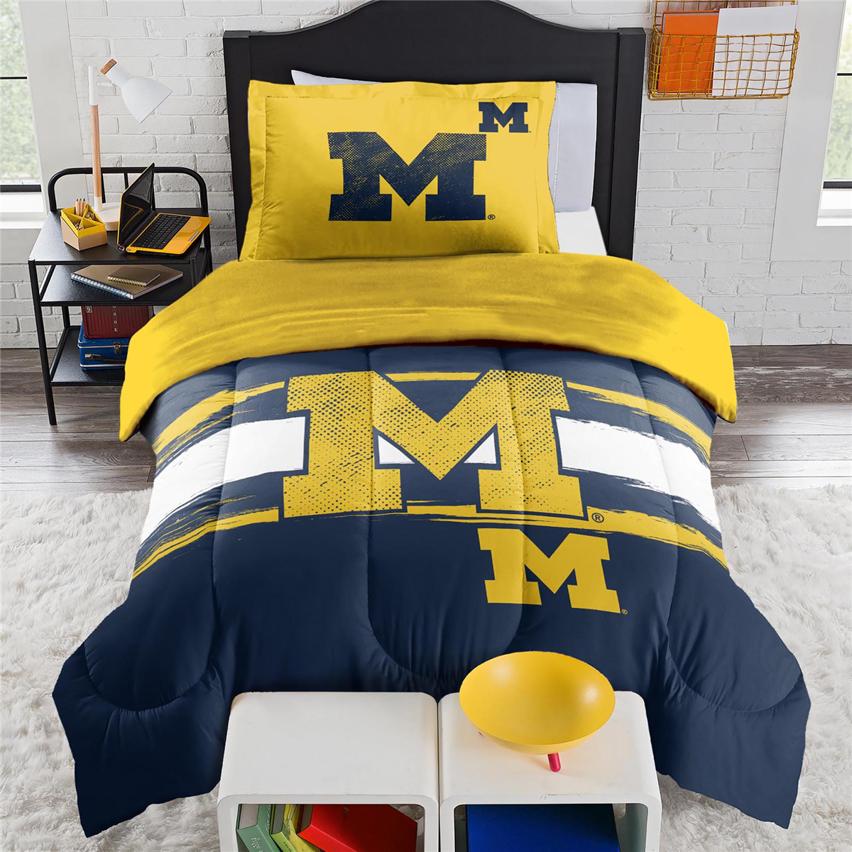 Sweet Home Collection NCAA Michigan Wolverines Comforter Set