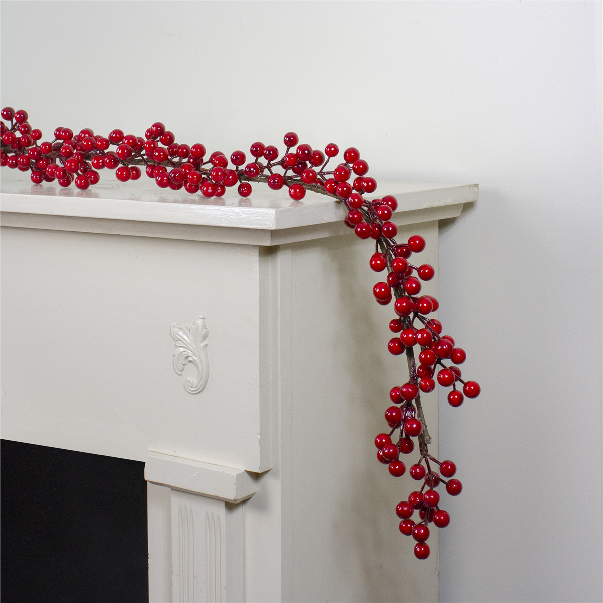 Northlight 5ft. Red Berries Artificial Twig Christmas Garland