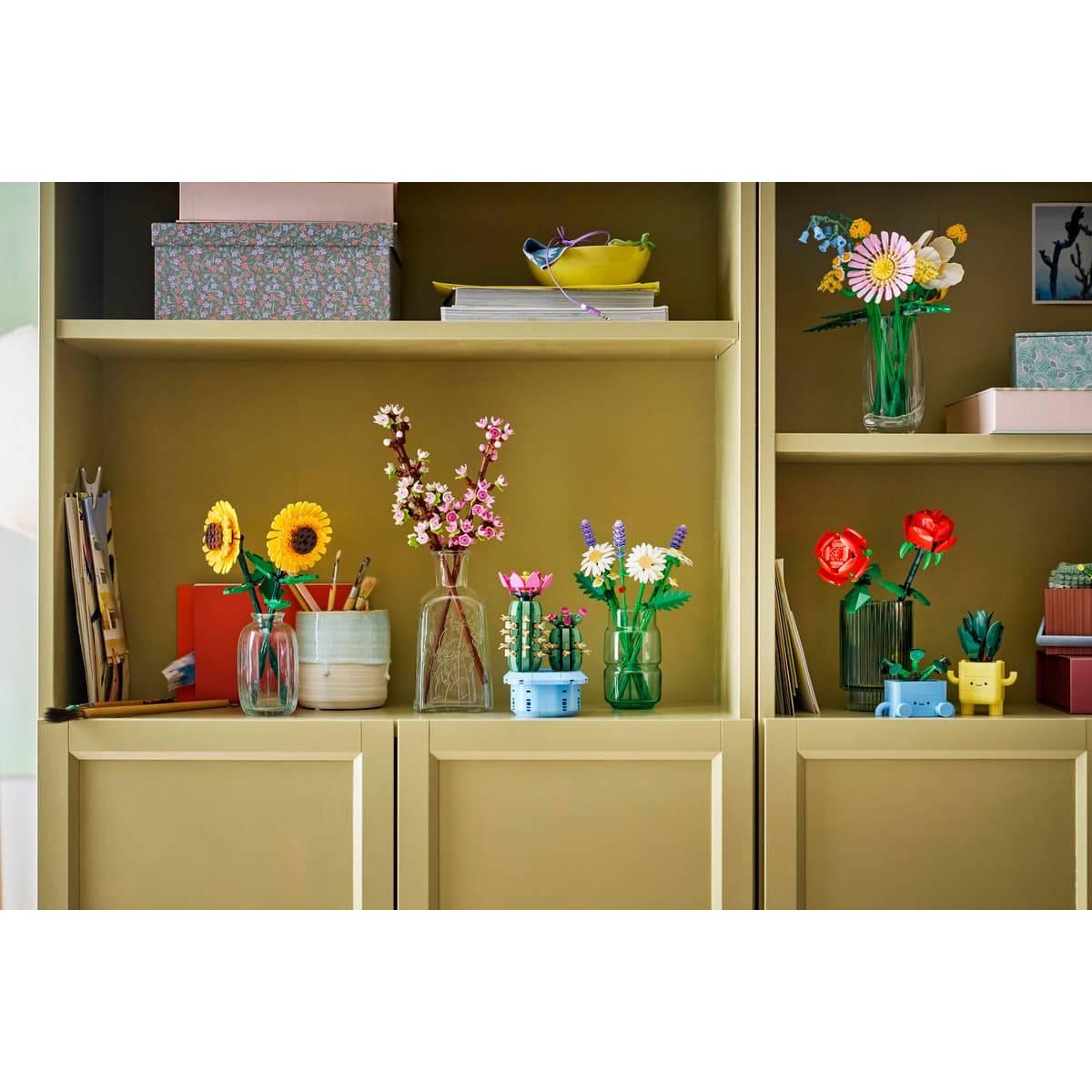 LEGO® Botanicals Daisies Building Kit