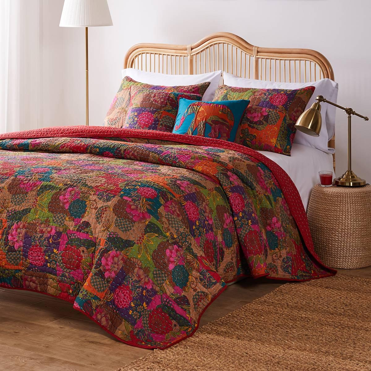 Greenland Home Fashions(tm) Jewel Kantha-style Quilt Set w/ Pillows