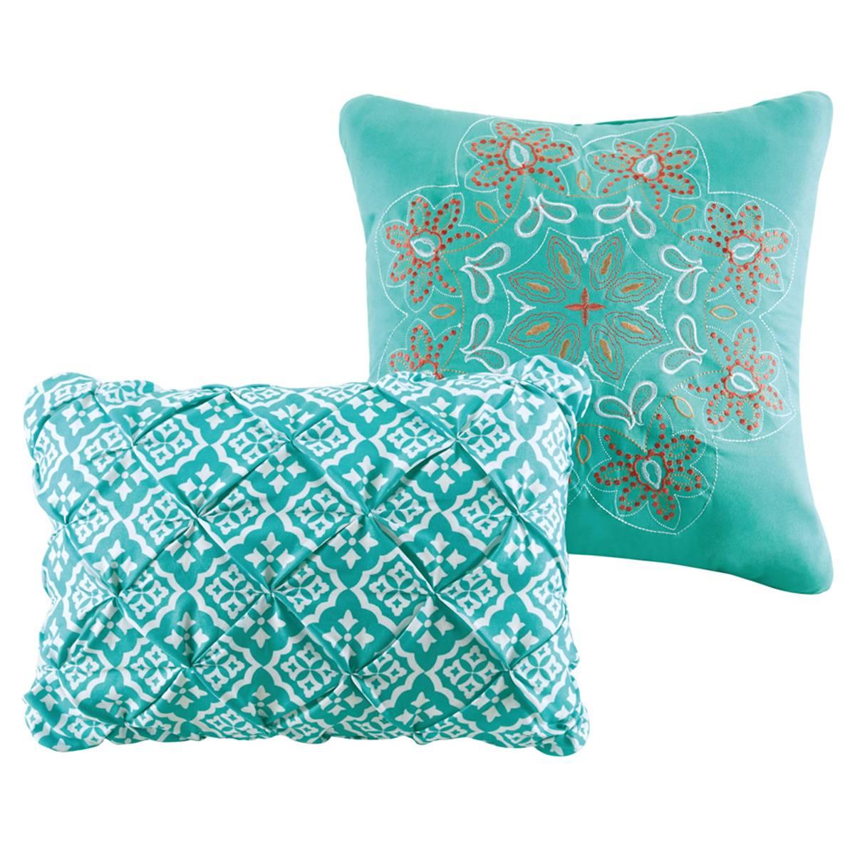 VCNY Home Yara Aqua Medallion Reversible Quilt Set