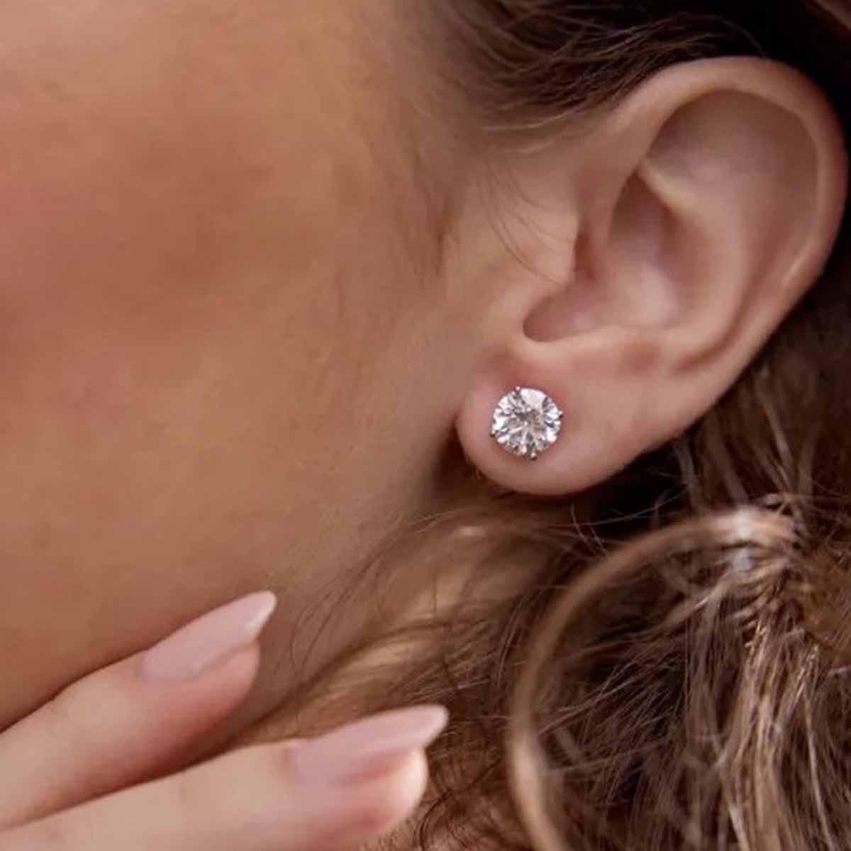 Saffron 1ctw. Moissanite Stud Earring
