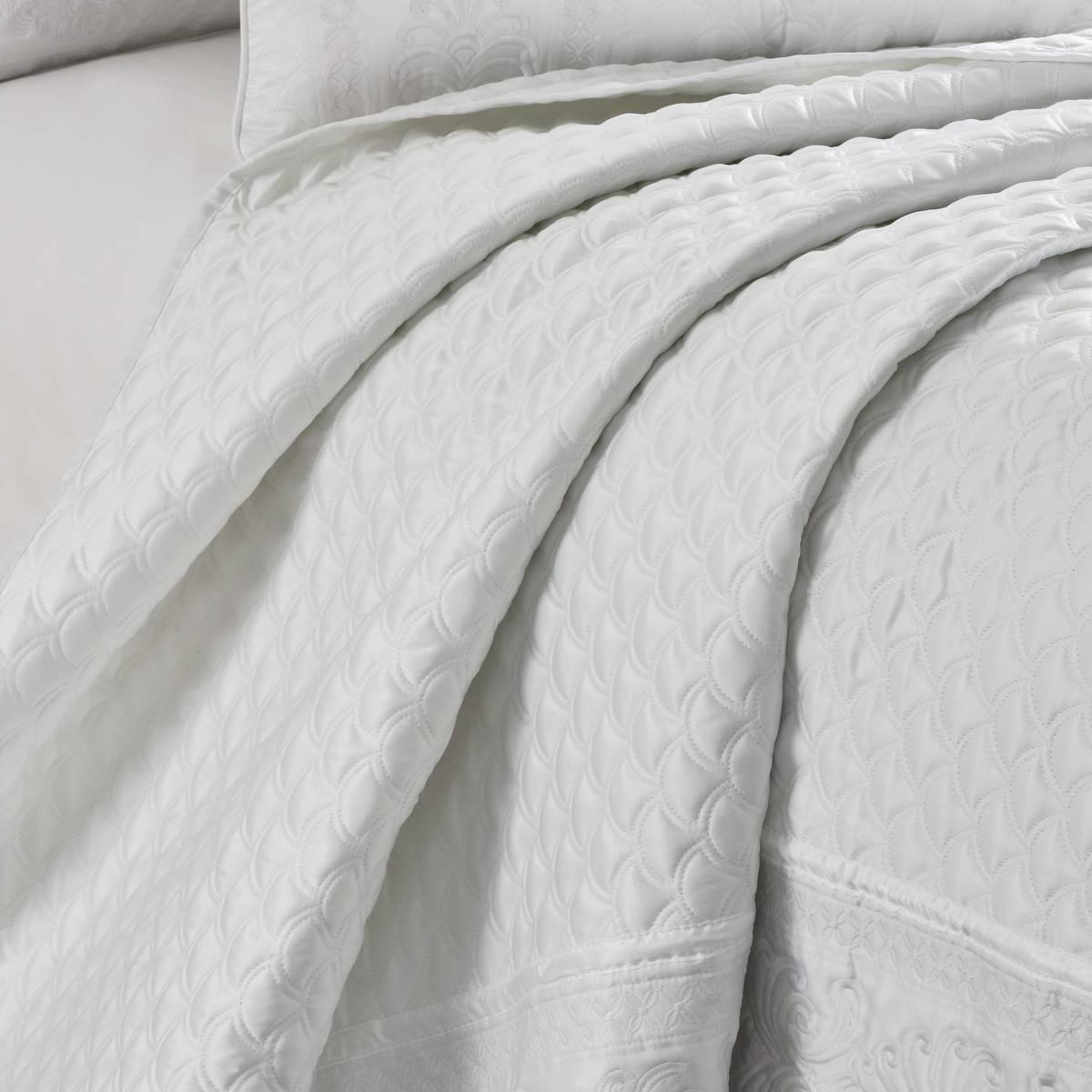 J. Queen New York Lyndon Quilt
