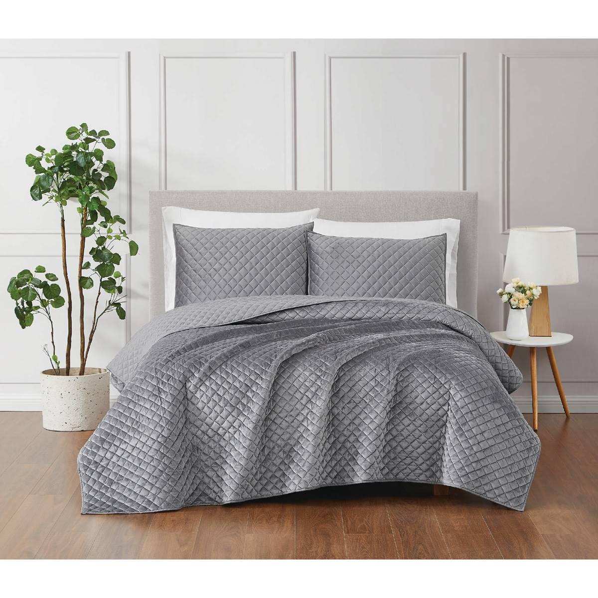 Royal Velvet Diamond Velvet Quilt Set