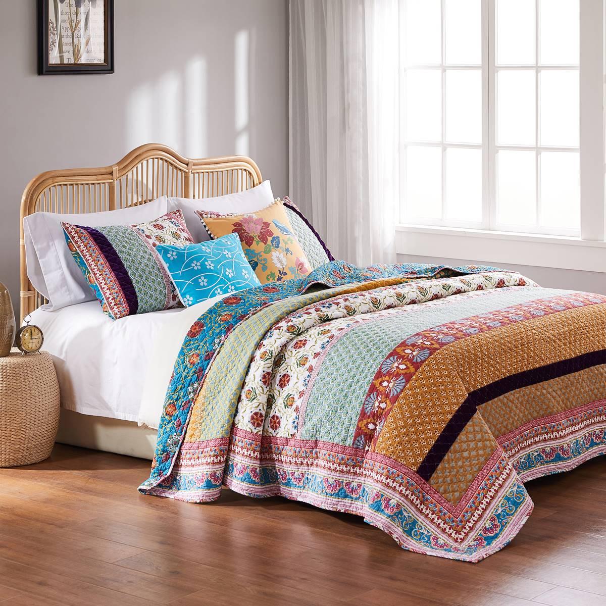 Greenland Home Fashions(tm) Thalia Velvet Quilt Set w/ Pillows