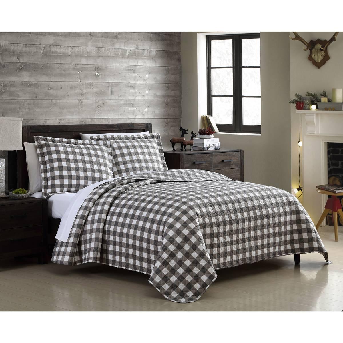 Spirit Linen Home(tm) Holiday Grey & White Quilt Set