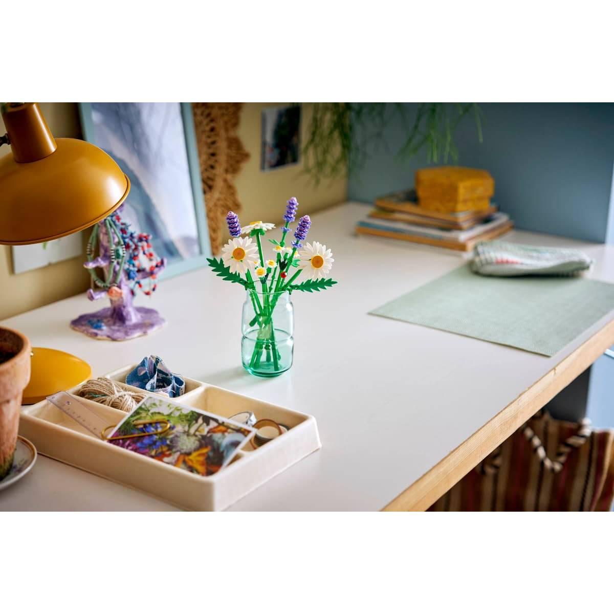 LEGO® Botanicals Daisies Building Kit